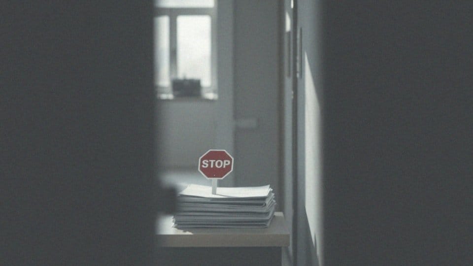 Czego nie może pracownik socjalny? Poznaj ograniczenia i zasady